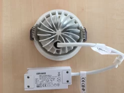 LEDVANCE Spot 4,5W, Schwenkbar, Warmweiß -Lampengeschäft efdeae40efb7c09863c6b10260ec1f79eadc710d scaled